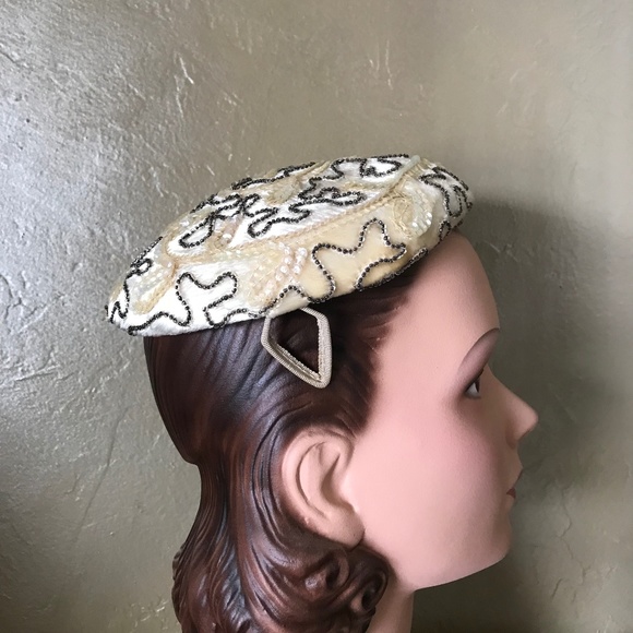 ELEGANT 1950s\' OFF WHITE SATIN BEADED JULIET CAP main image 6